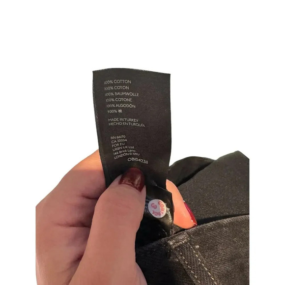 Free People We‎ the Free Maggie Distressed Frayed Hem Button Closure Black Pants - Picture 5 of 7